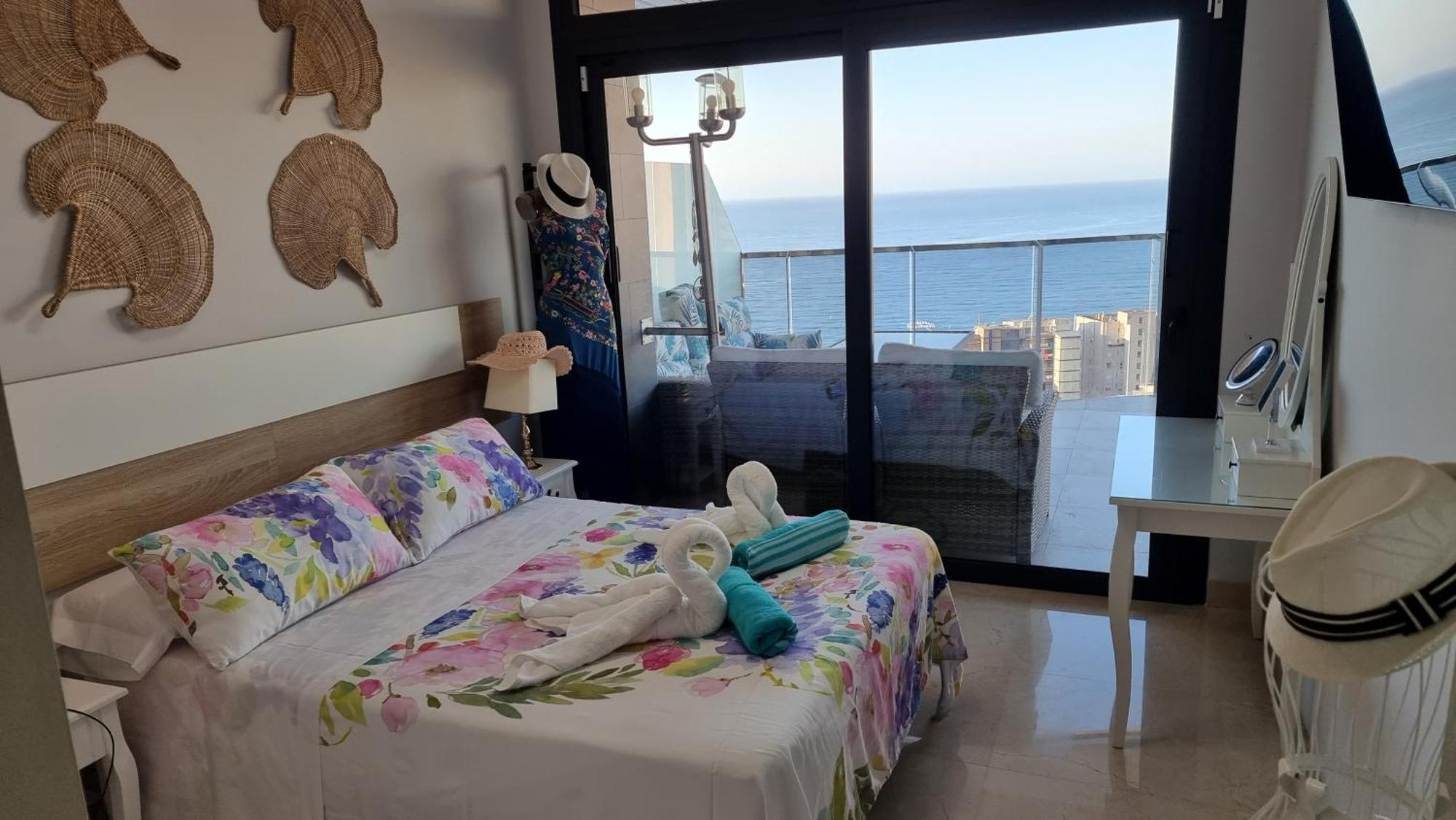 Sunset Waves Benidorm Julieta Vistas Al Mar Premium 200 Mt2 Con Jacuzzi En Terraza Apartment Exterior photo